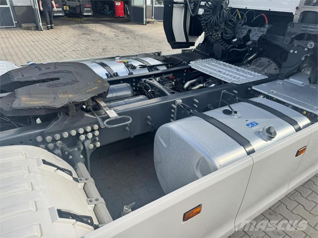 Scania S500 A4X2NA Standard Nowe opony tył Влекачи