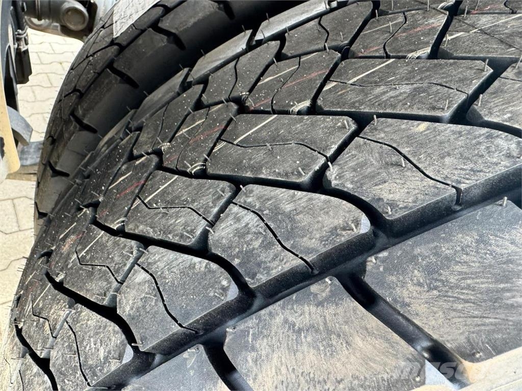Scania S500 A4X2NA Standard Nowe opony tył Влекачи