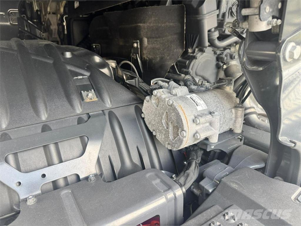 Scania S500 A4X2NA Standard Nowe opony tył Влекачи