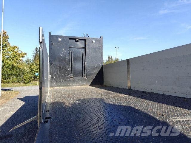 Scania G 560 B8x4*4NA + Fassi F305A Other trucks