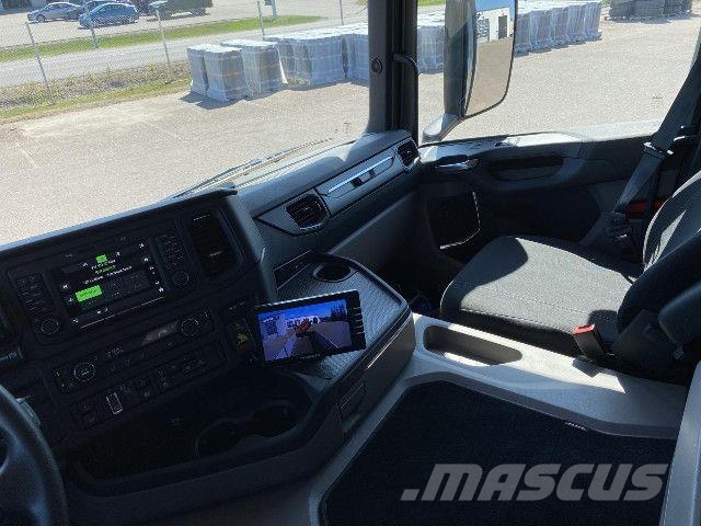 Scania G 560 B8x4*4NA + Fassi F305A Other trucks
