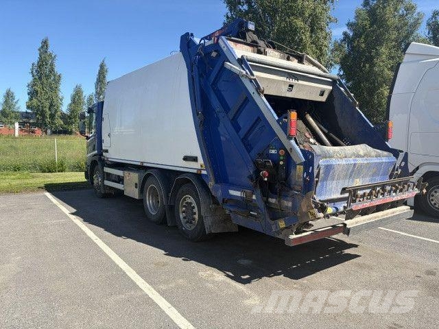 Scania P 370 B6x2*4NB Camiones con chasís y cabina