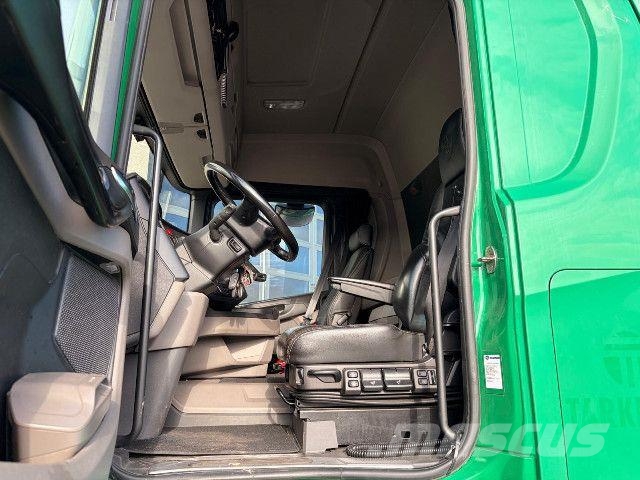 Scania R 560 B8x4*4NB Chassis
