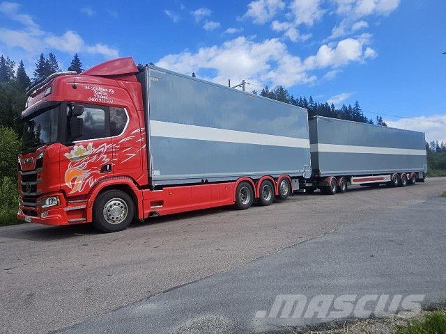Scania R 590 B8x4*4NB Transporte de madera
