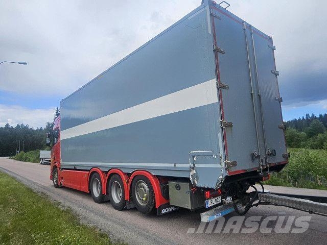 Scania R 590 B8x4*4NB Transporte de madera
