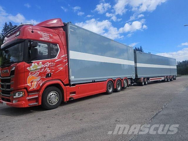 Scania R 590 B8x4*4NB Transporte de madera