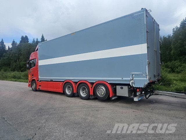 Scania R 590 B8x4*4NB Transporte de madera