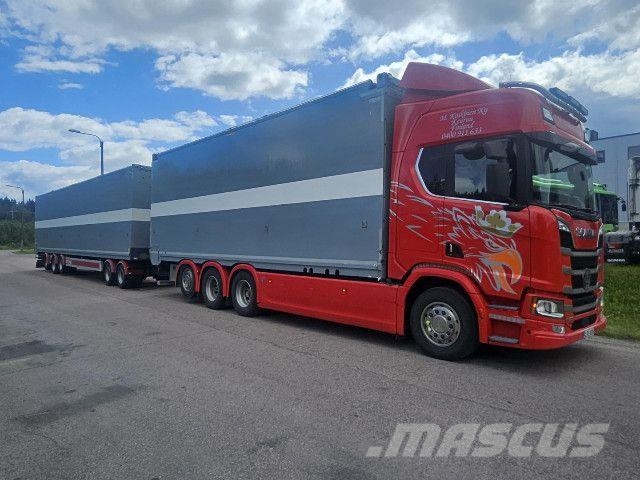 Scania R 590 B8x4*4NB Transporte de madera