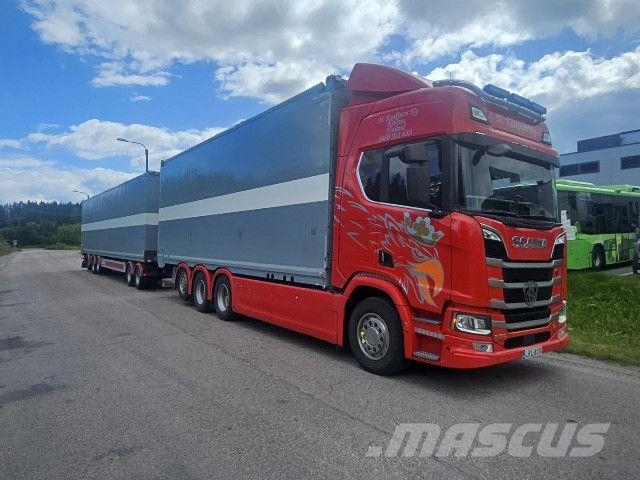 Scania R 590 B8x4*4NB Transporte de madera