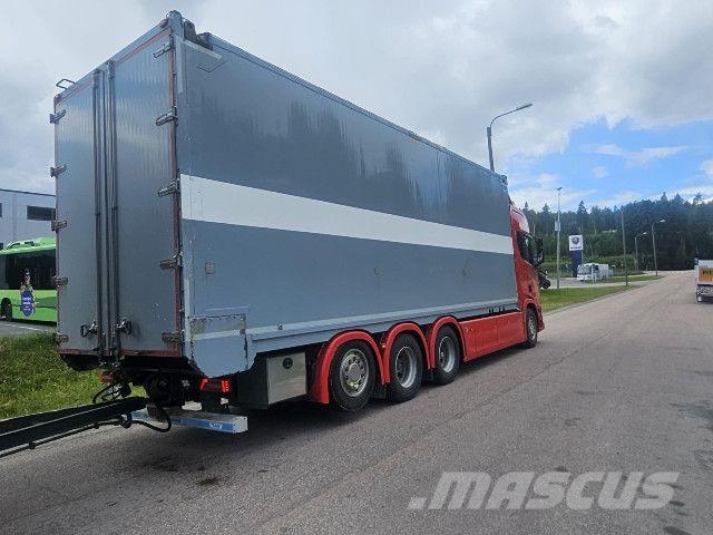 Scania R 590 B8x4*4NB Transporte de madera
