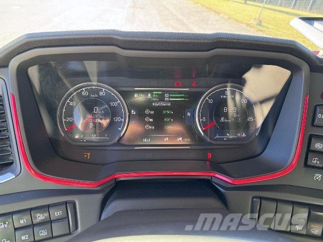 Scania R 590 B8x4*4NB + PerÃ¤vaunu Camiones con chasís y cabina