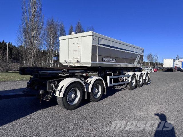 Scania R 590 B8x4*4NB + PerÃ¤vaunu Camiones con chasís y cabina