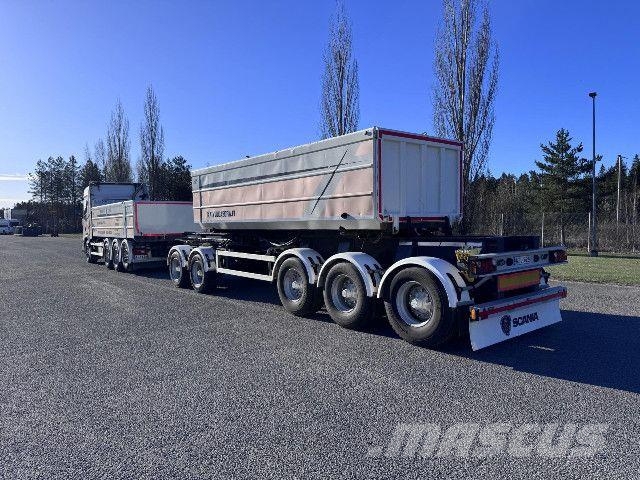 Scania R 590 B8x4*4NB + PerÃ¤vaunu Camiones con chasís y cabina
