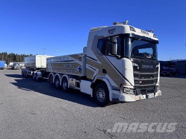 Scania R 590 B8x4*4NB + PerÃ¤vaunu Camiones con chasís y cabina