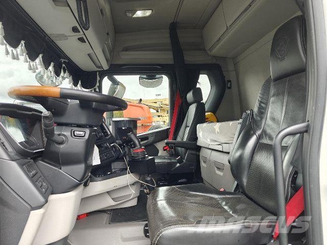 Scania R 590 B8x4/4NZ Tipper trucks