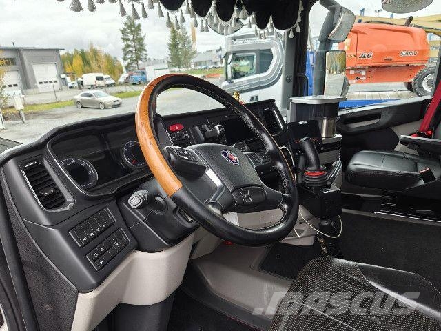 Scania R 590 B8x4/4NZ Tipper trucks