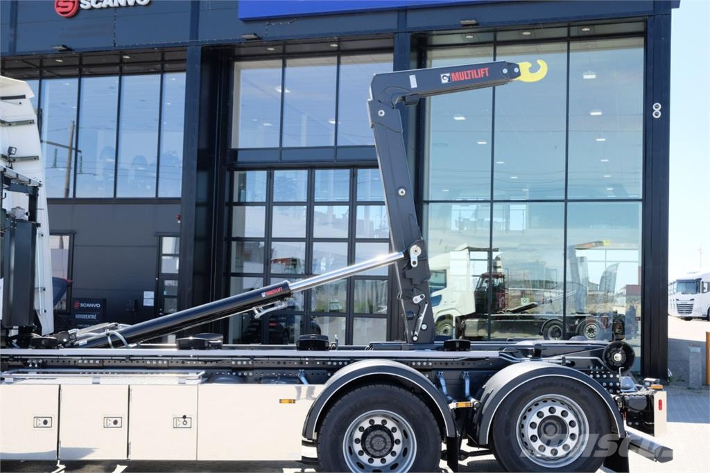 DAF XF530 FAN 6x2*4 lastväxlare med HIAB 21 ton - klar Absetzkipper