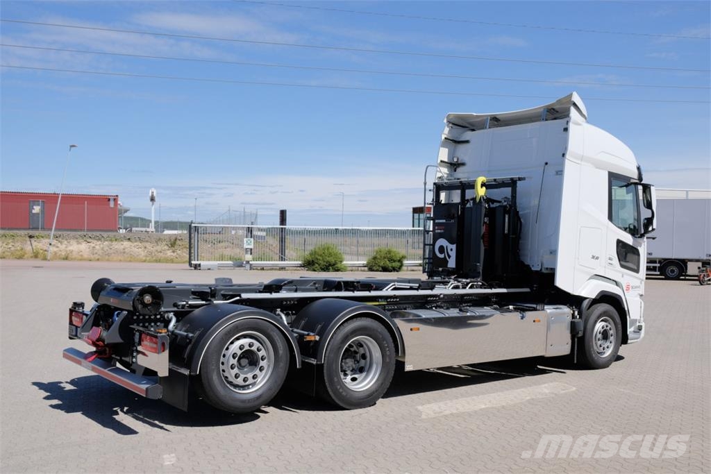 DAF XF530 FAN 6x2*4 lastväxlare med HIAB 21 ton - klar Absetzkipper