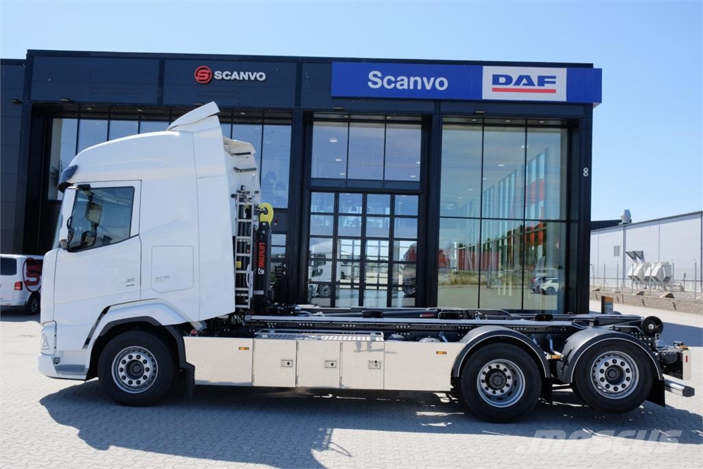 DAF XF530 FAN 6x2*4 lastväxlare med HIAB 21 ton - klar Absetzkipper