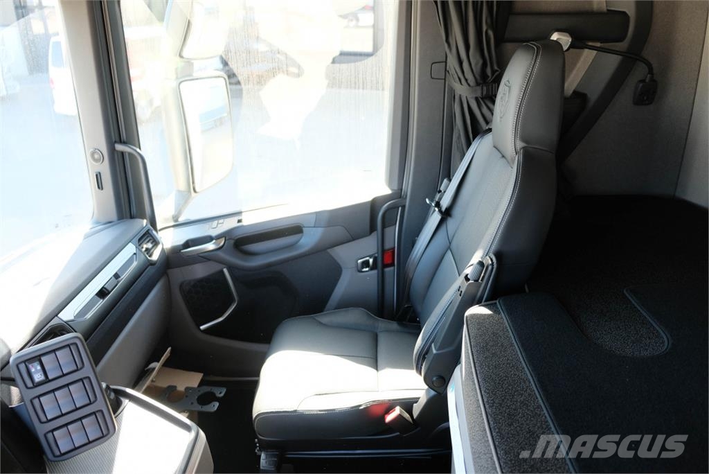 Scania R 560 6x2*4 Ekeri skåpbil Φορτηγά Κόφα