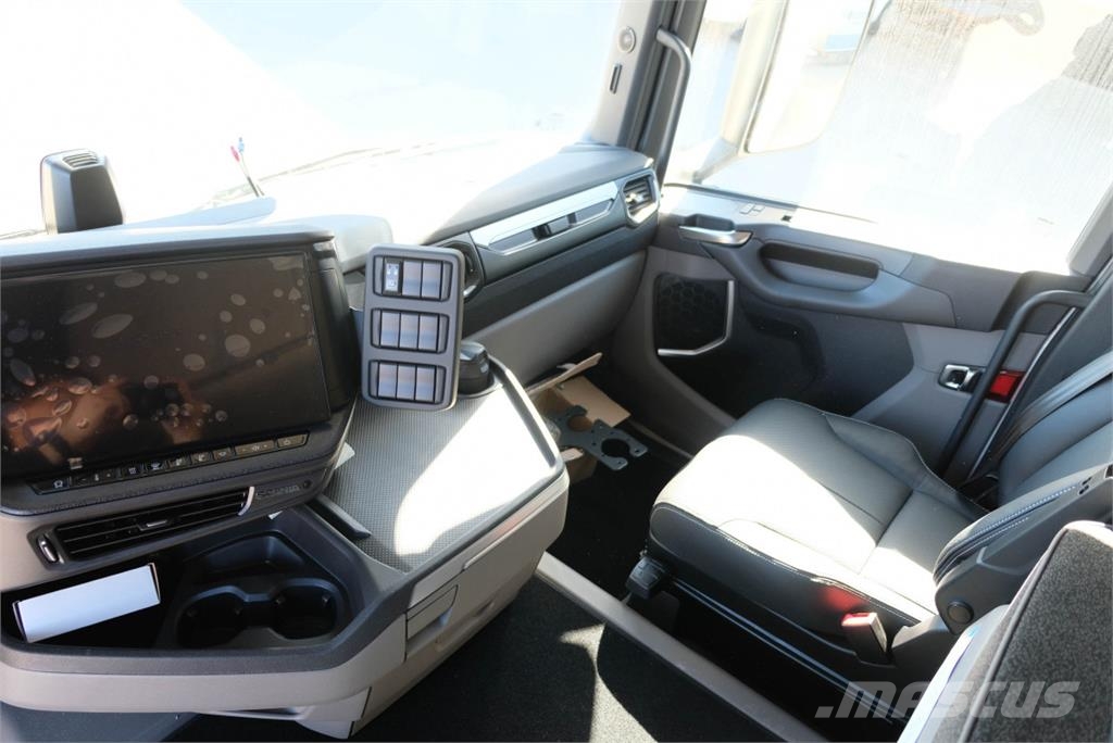Scania R 560 6x2*4 Ekeri skåpbil Φορτηγά Κόφα