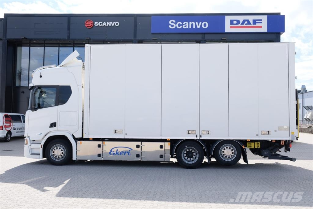Scania R500 Super 6x2*4 Ekeri 2022 - välutrustad skåpbil  Camiones con caja de remolque