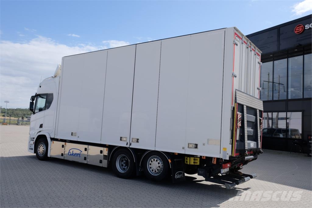 Scania R500 Super 6x2*4 Ekeri 2022 - välutrustad skåpbil  Camiones con caja de remolque