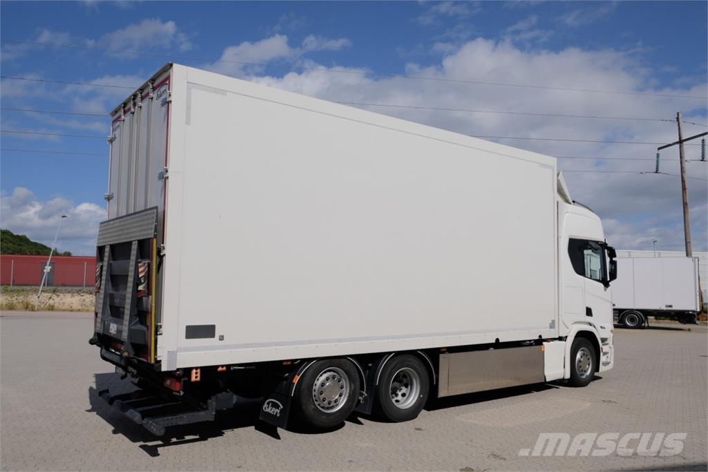 Scania R500 Super 6x2*4 Ekeri 2022 - välutrustad skåpbil  Camiones con caja de remolque
