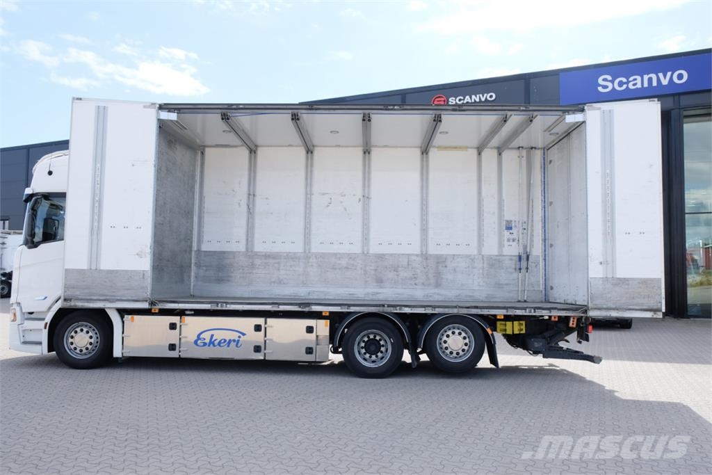 Scania R500 Super 6x2*4 Ekeri 2022 - välutrustad skåpbil  Camiones con caja de remolque