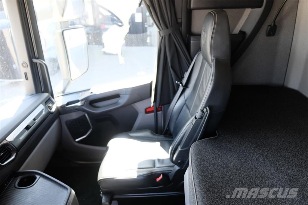 Scania S 560 6x2 dragbil 2024 - endast 18910 mil! Autotractoare