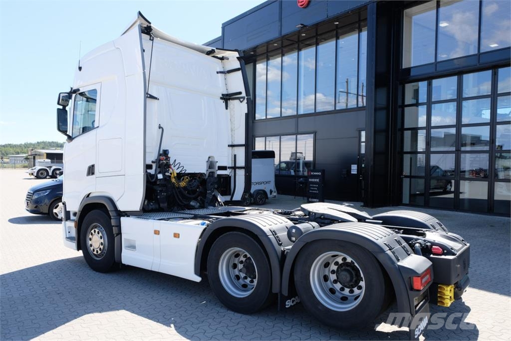 Scania S 560 6x2 dragbil 2024 - endast 18910 mil! Autotractoare