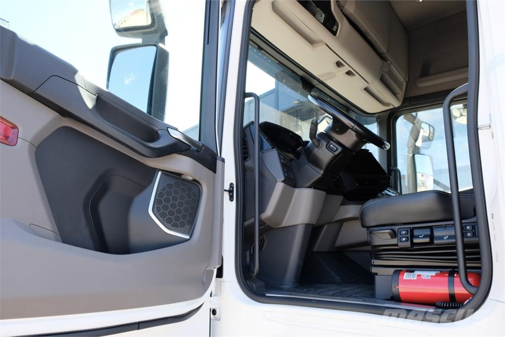 Scania S 560 6x2 dragbil 2024 - endast 18910 mil! Autotractoare