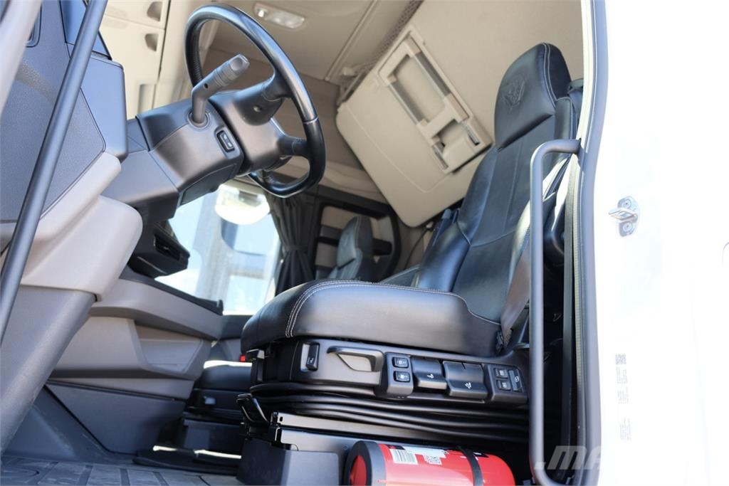 Scania S 560 6x2 dragbil 2024 - endast 18910 mil! Autotractoare