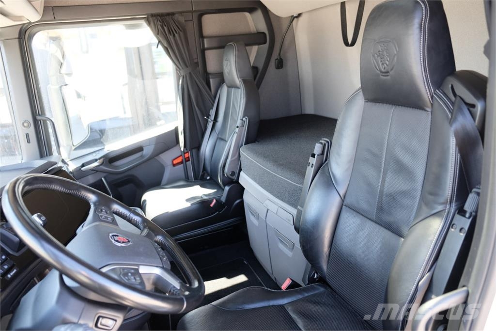 Scania S 560 6x2 dragbil 2024 - endast 18910 mil! Autotractoare