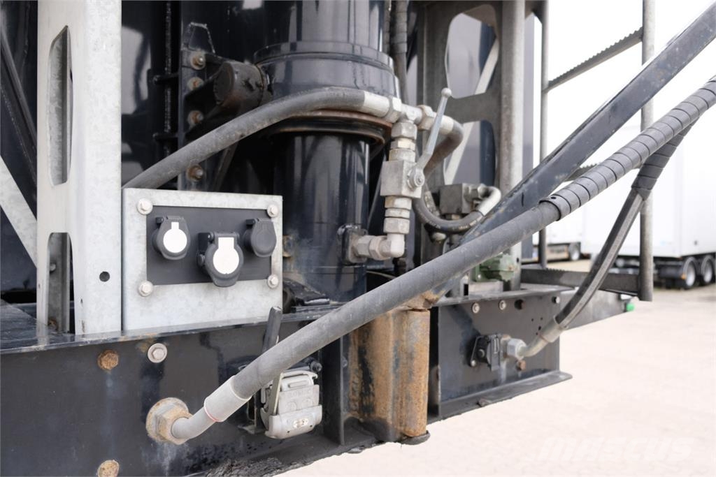 Trailer CMT 3-axlad 60 kubiks volymtrailer med tip Kiperi prikolice