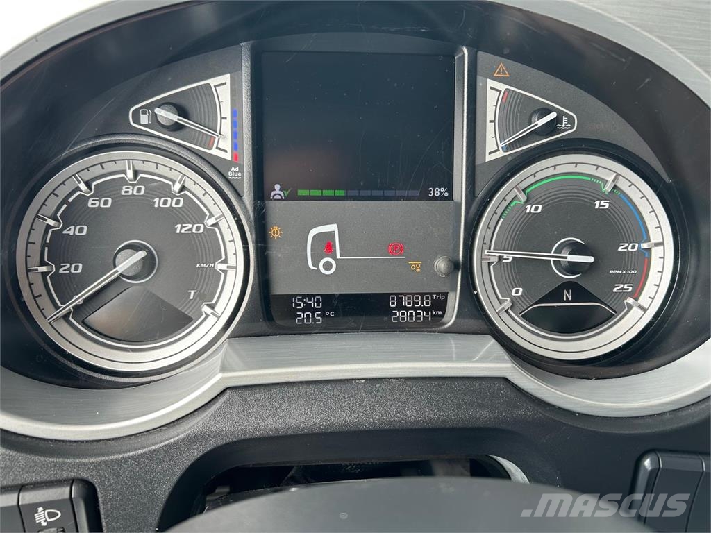 DAF XF530 8x2-6 FAX Camiones con chasís y cabina