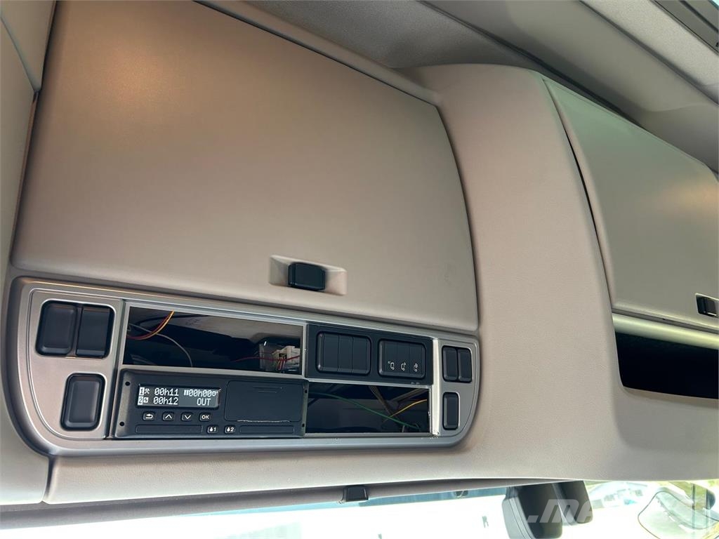 DAF XF530 8x2-6 FAX Camiones con chasís y cabina