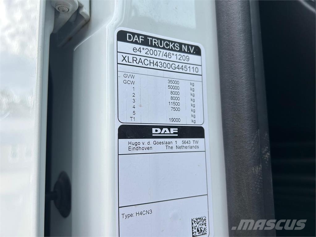 DAF XF530 8x2-6 FAX Camiones con chasís y cabina