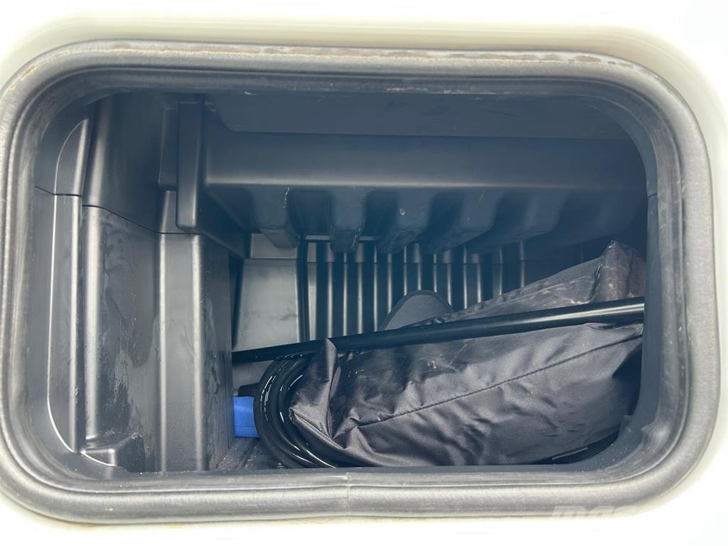 DAF XF530 8x2-6 FAX Camiones con chasís y cabina