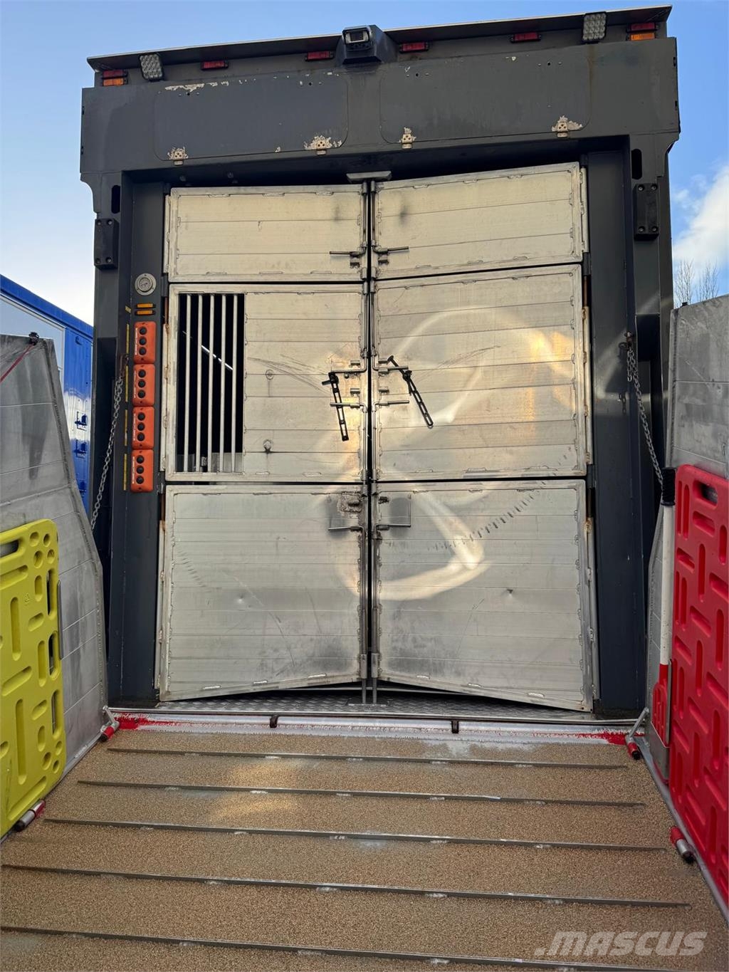 Fliegl SDS 400 13,6 mtr - 3 dæk 97m3 نصف مقطورات لنقل الحيوانات