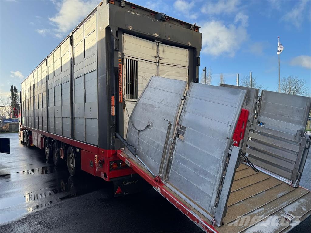 Fliegl SDS 400 13,6 mtr - 3 dæk 97m3 نصف مقطورات لنقل الحيوانات