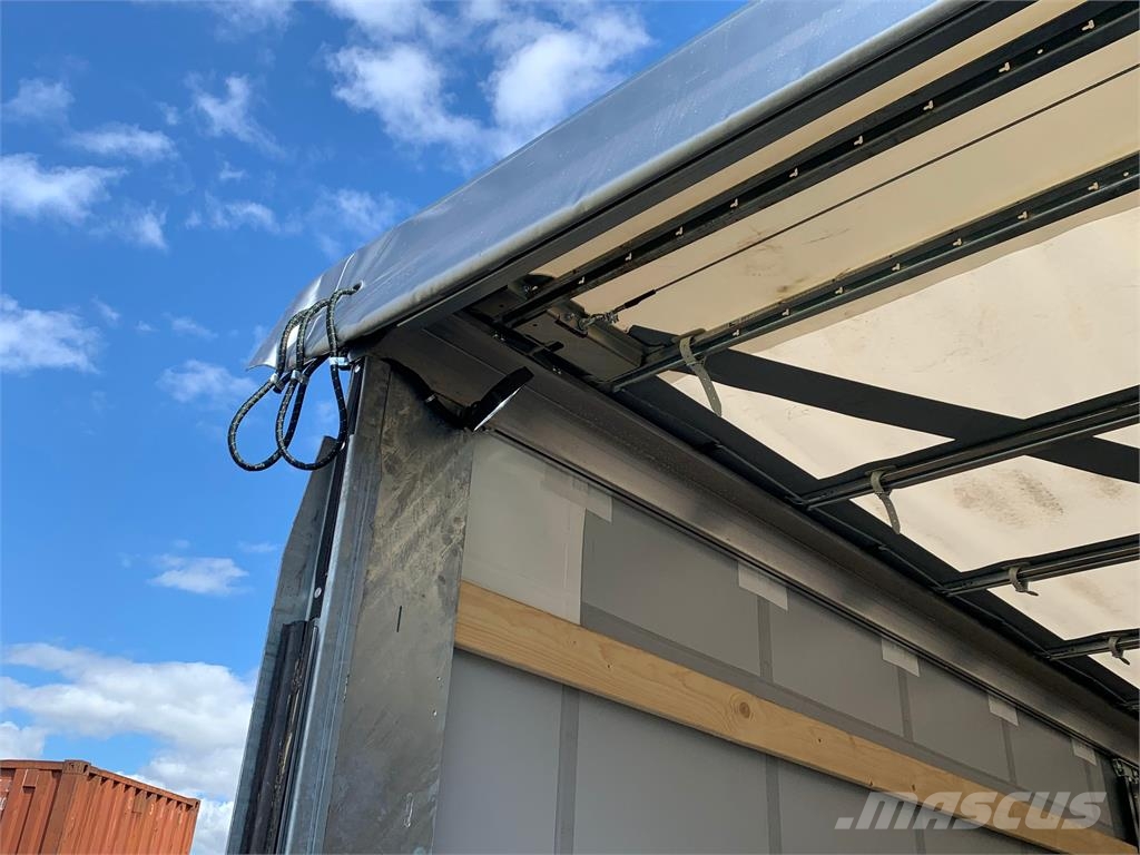 Hangler 13,6 mtr 2 akslet city lift - 33 pallers Opleggers met meesturende achterwielen