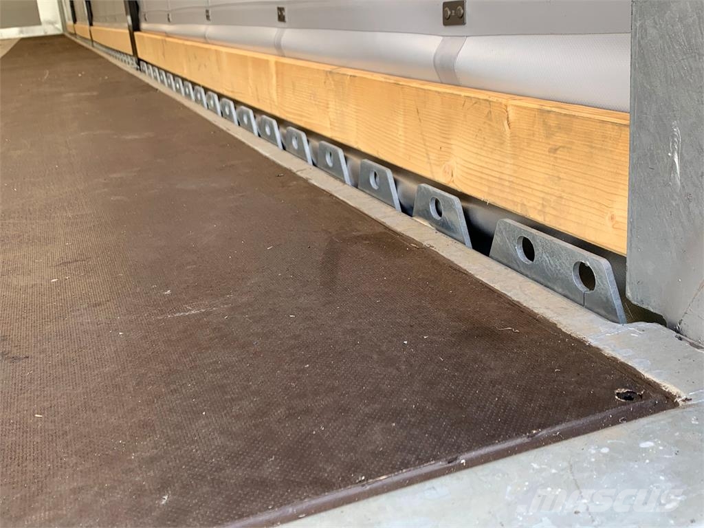 Hangler 13,6 mtr 2 akslet city lift - 33 pallers Opleggers met meesturende achterwielen