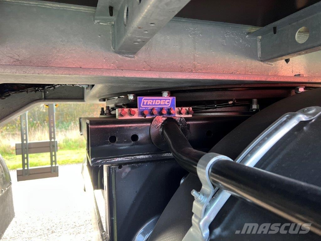 Hangler 13,6 mtr 2 akslet city lift - 33 pallers Opleggers met meesturende achterwielen