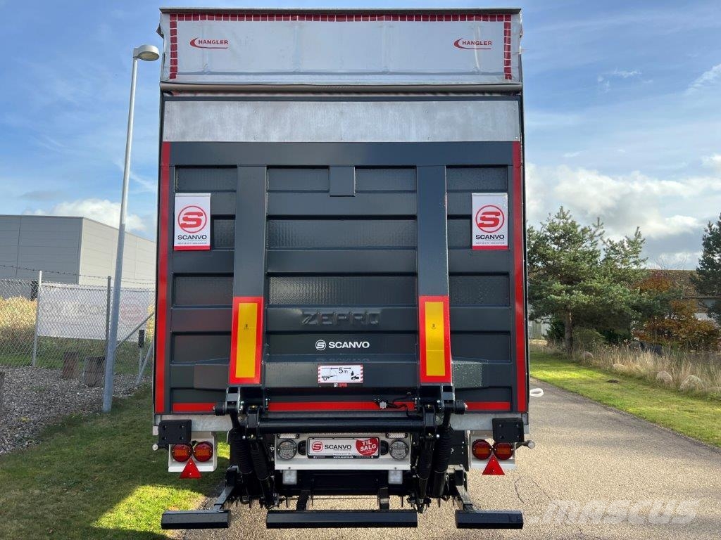 Hangler 13,6 mtr 2 akslet city lift - 33 pallers Opleggers met meesturende achterwielen