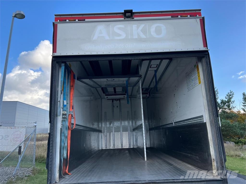 HFR 18 ton SKAB kasse + lift Remolques con temperatura controlada