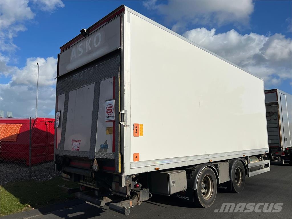 HFR 18 ton SKAB kasse + lift Remolques con temperatura controlada
