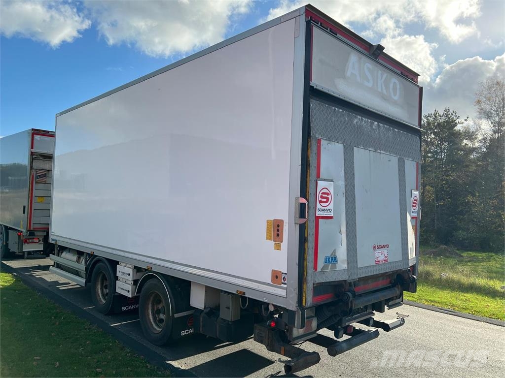 HFR 18 ton SKAB kasse + lift Remolques con temperatura controlada