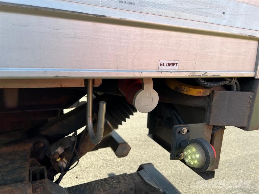 HFR 18 ton SKAB kasse + lift Remolques con temperatura controlada