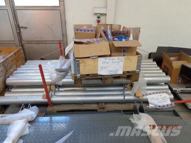 HMF 1500 kg med lodretstående liftplade Sonstige Krane